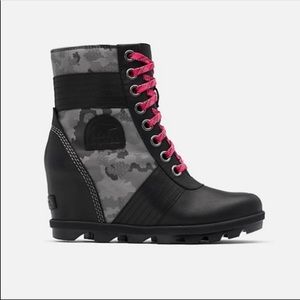 Women’s size 7.5 Sorel Lexi Camo Boot - New